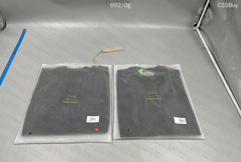 T-SHIRT ESSENTIALS