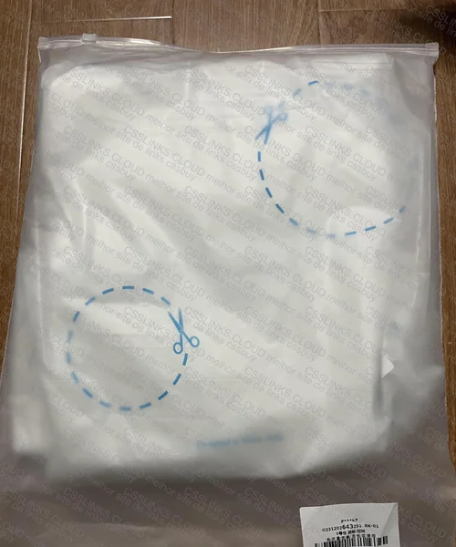 t-shirt off white