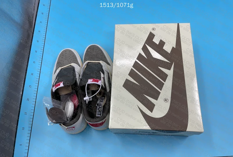 T1 BATCH Travis Scott x Air Jordan 1 Low Reverse Mocha 8