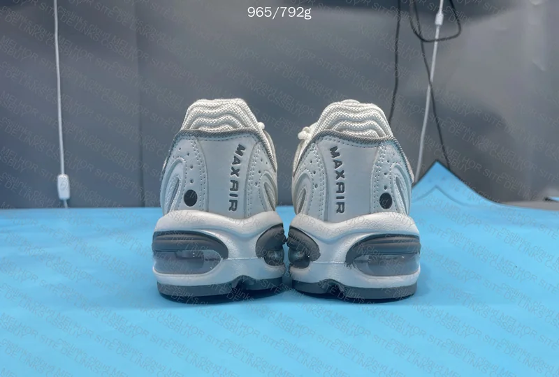 Tailwind 4 White