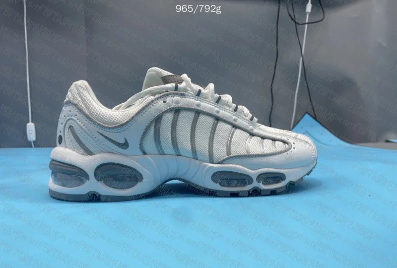 Tailwind 4 White 4