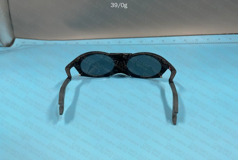 Wearing Oakley Plantaris, Wearing Oakley Plantaris 2