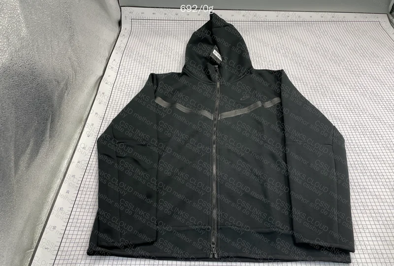 TECH FLEECE
