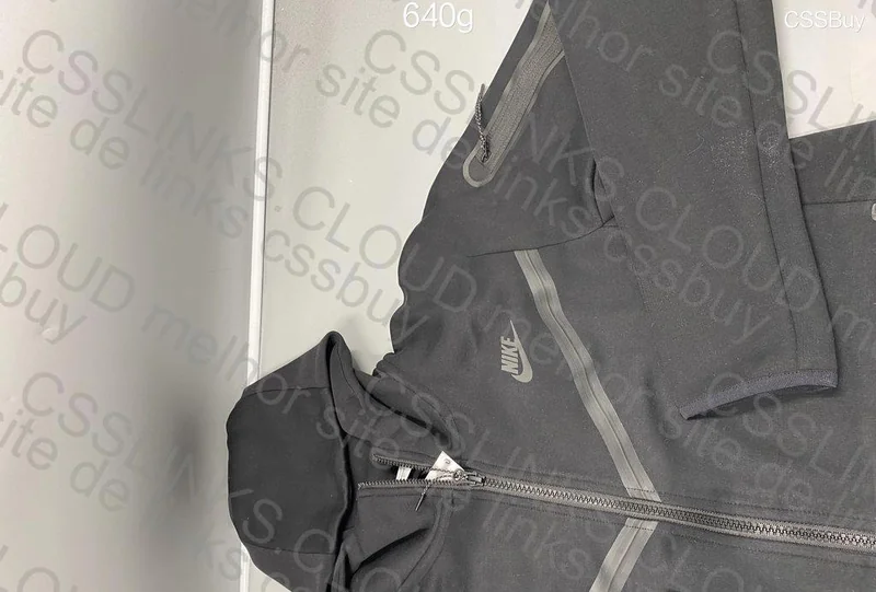 Tech Fleece Husky 4