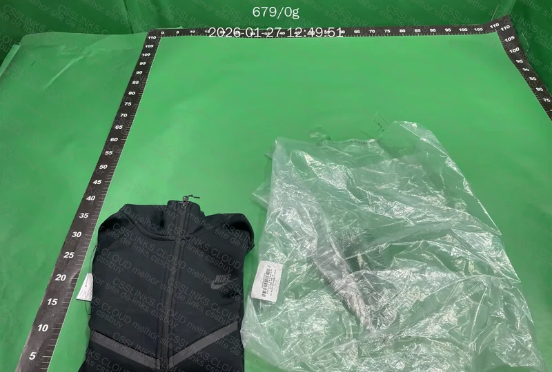 Tech Fleece Husky 3
