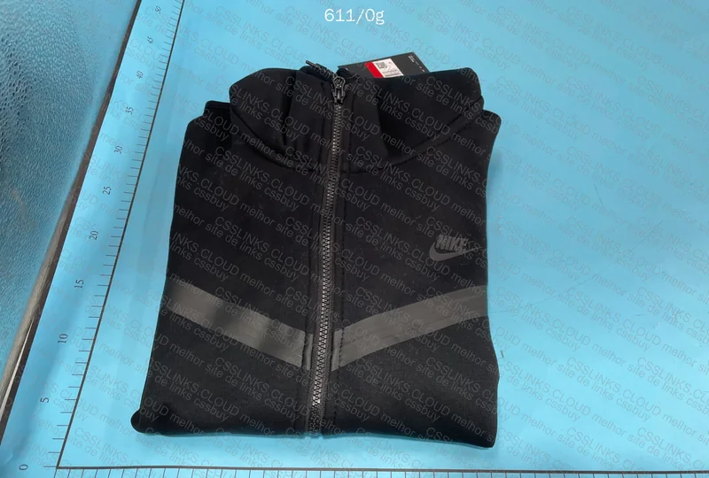 Black Nike Tech Fleece GL?