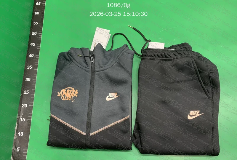 Tech Fleece Syna x NIKE