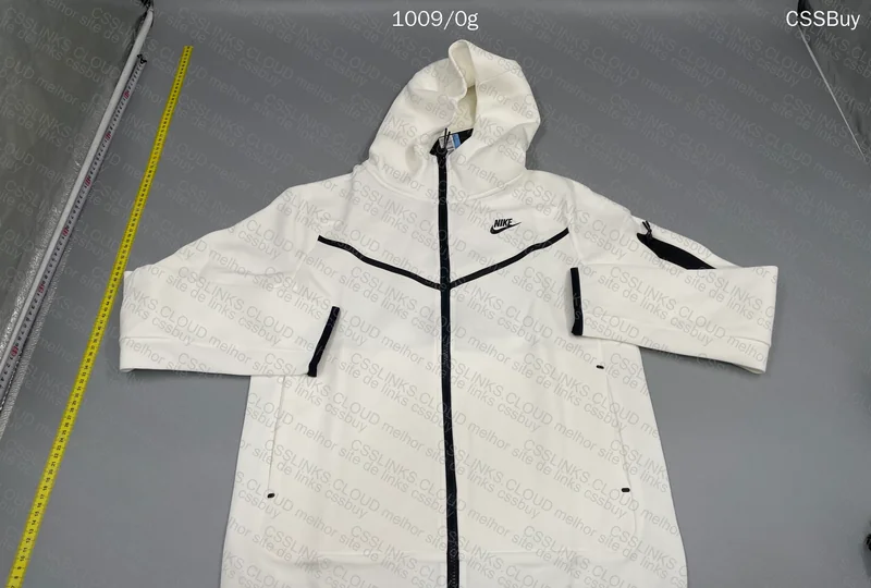White Nike Tech Fleece 4