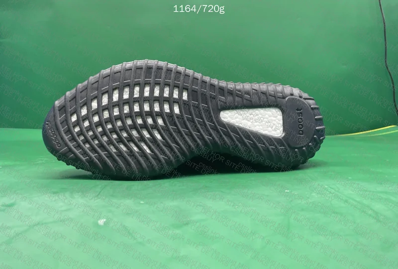 Adidas Yezzy Sneakers 4