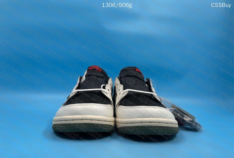 Air Jordan 1 (AJ1) Sneakers 2