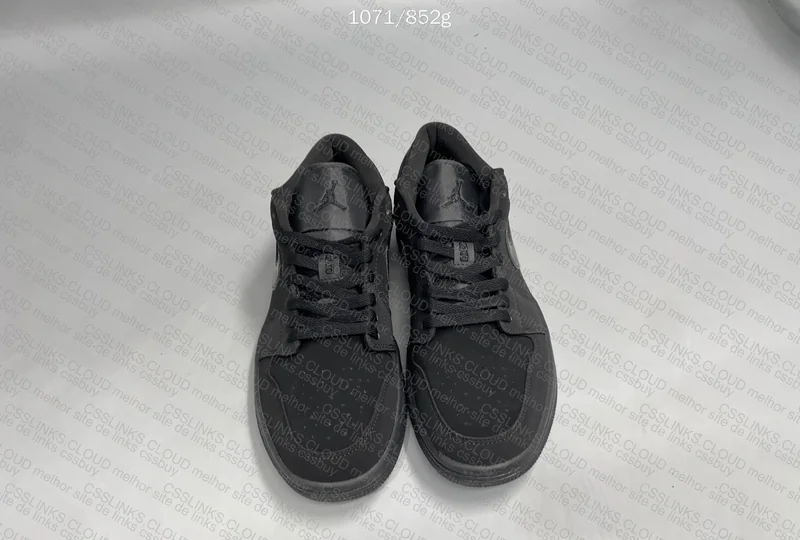 Air Jordan 1 Low Sneakers 2