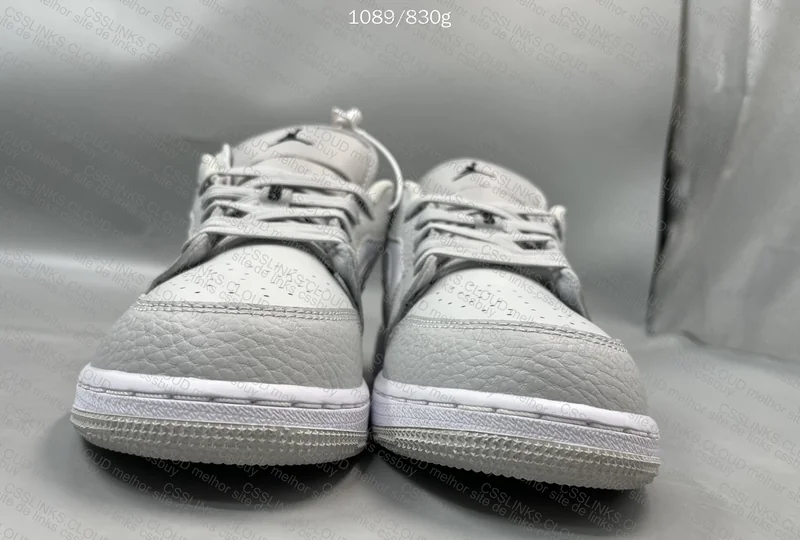Air Jordan 1 Low Sneakers 2