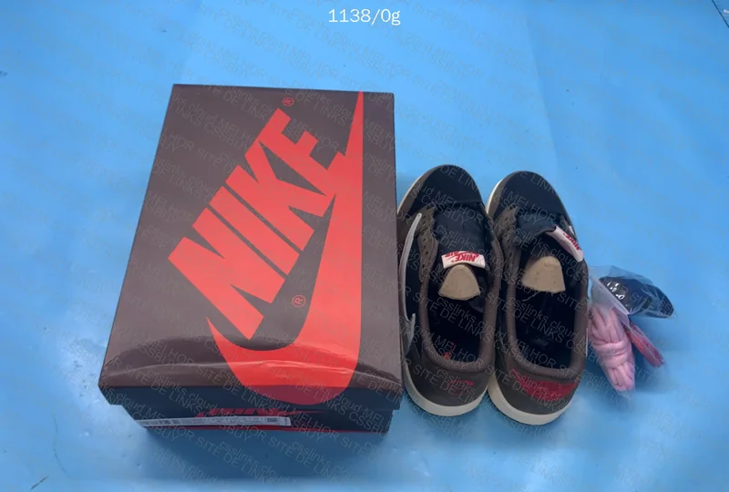 Air Jordan 1 Low Sneakers