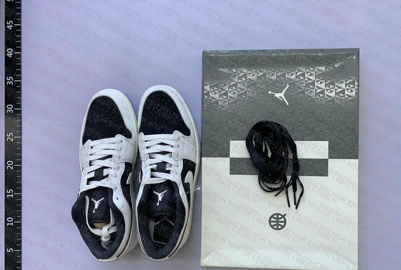 Air Jordan 1 Low Sneakers 3