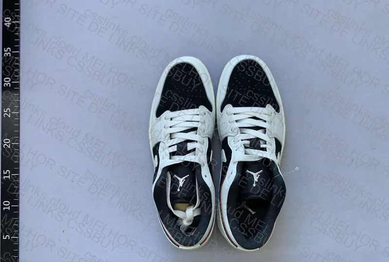 Air Jordan 1 Low Sneakers 4