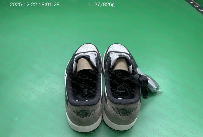 Air Jordan 1 Low Sneakers 2