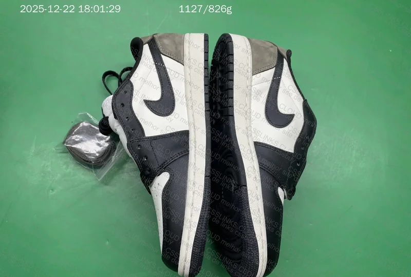 Air Jordan 1 Low Sneakers 4