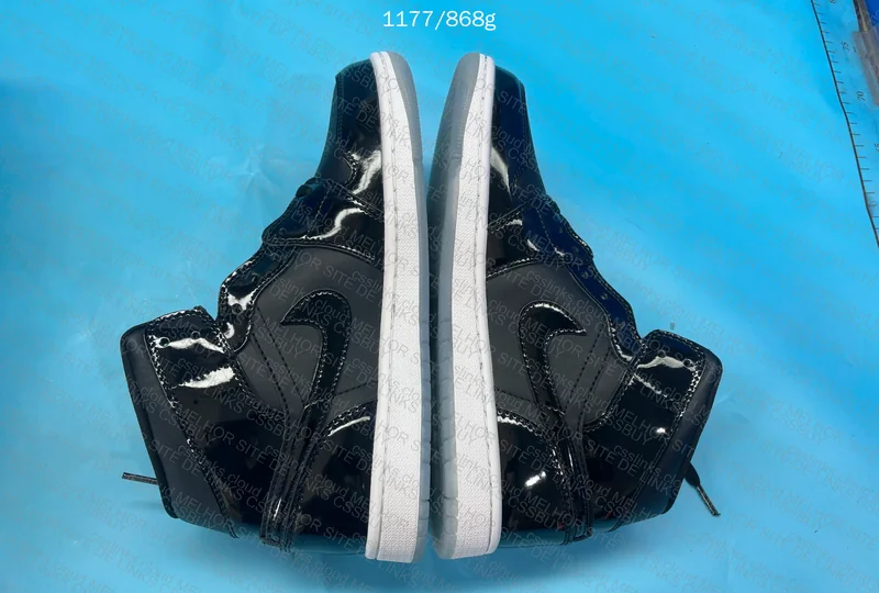 Air Jordan 1 Mid Sneakers