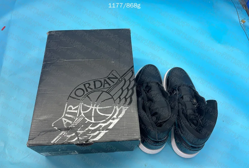 Air Jordan 1 Mid Sneakers 3