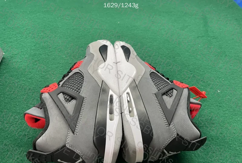 Tênis Air Jordan 4 2