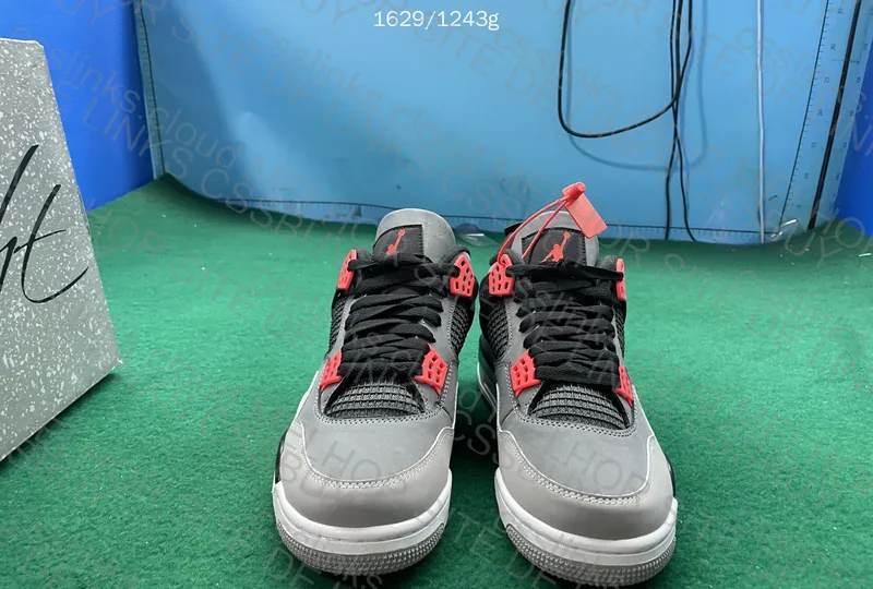 Tênis Air Jordan 4 3