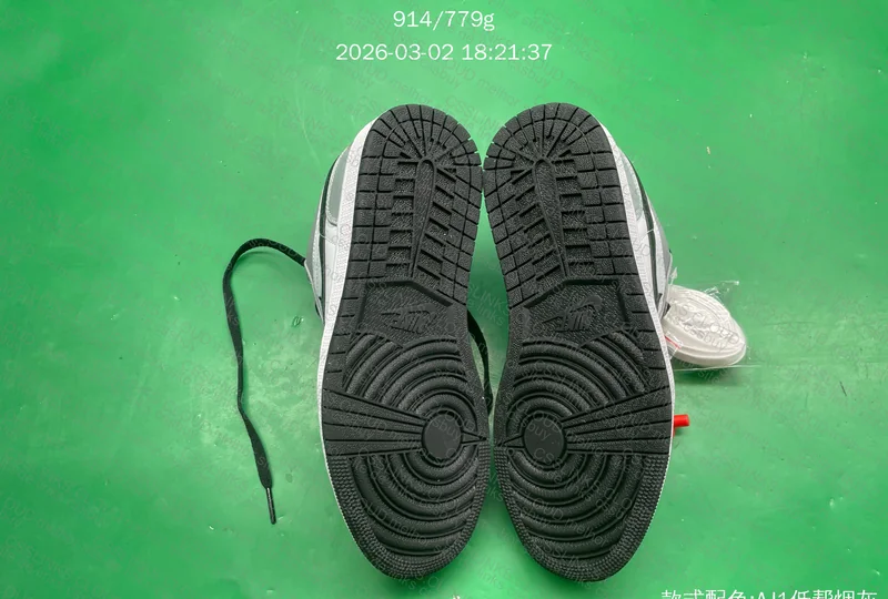 Tenis AJ1 Low 6