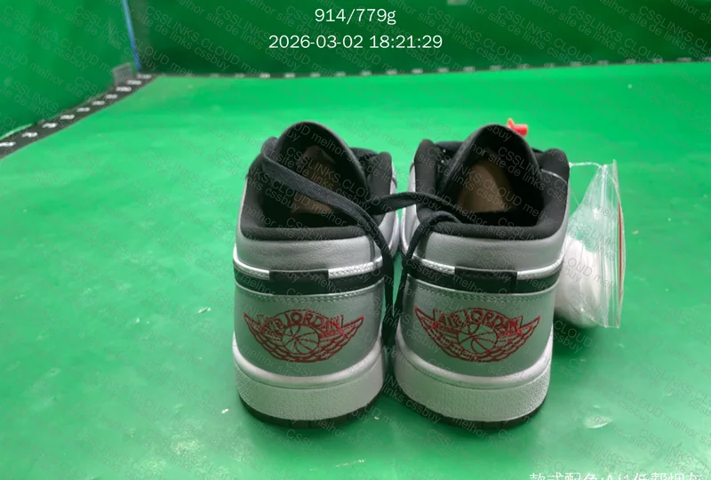Tenis AJ1 Low 7