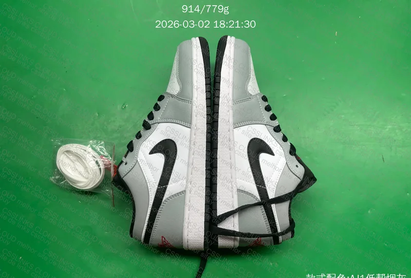 Tenis AJ1 Low 9