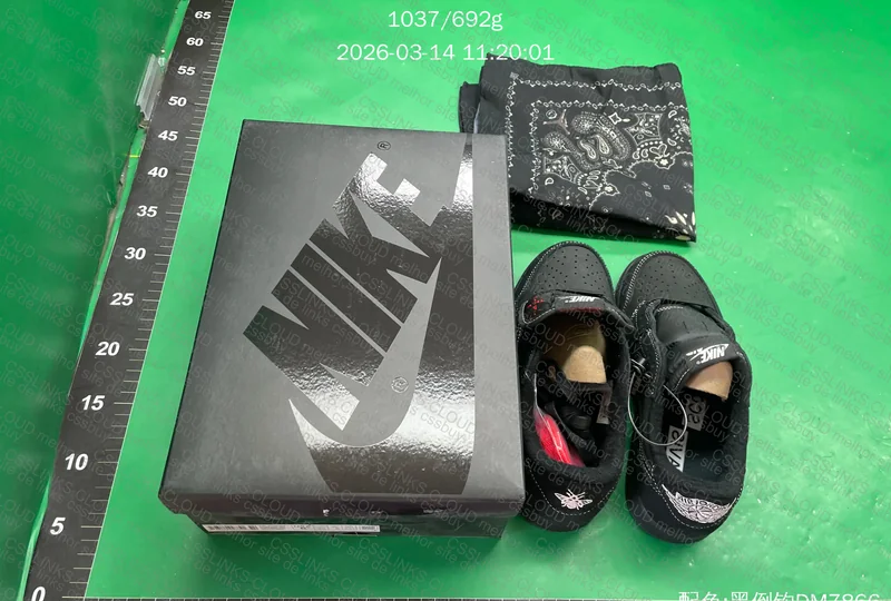 Tênis AJ1 Low TS Black Phantom