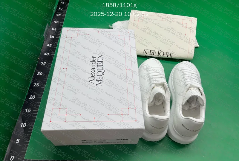 Alexander McQueen Sneakers [GL?]