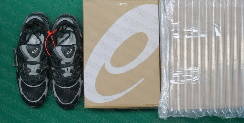 Asics Sneakers