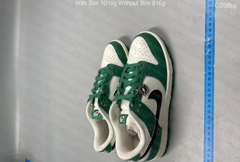 Dunk Low Retro SE Sneakers