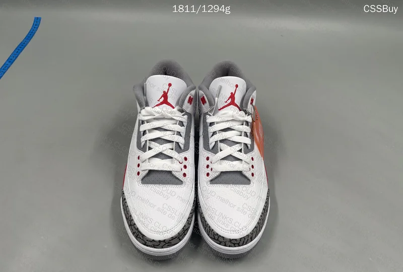 Jordan 3 Sneakers