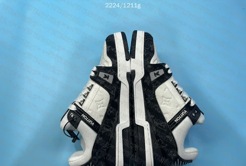 LV Trainer AM Sneakers 4