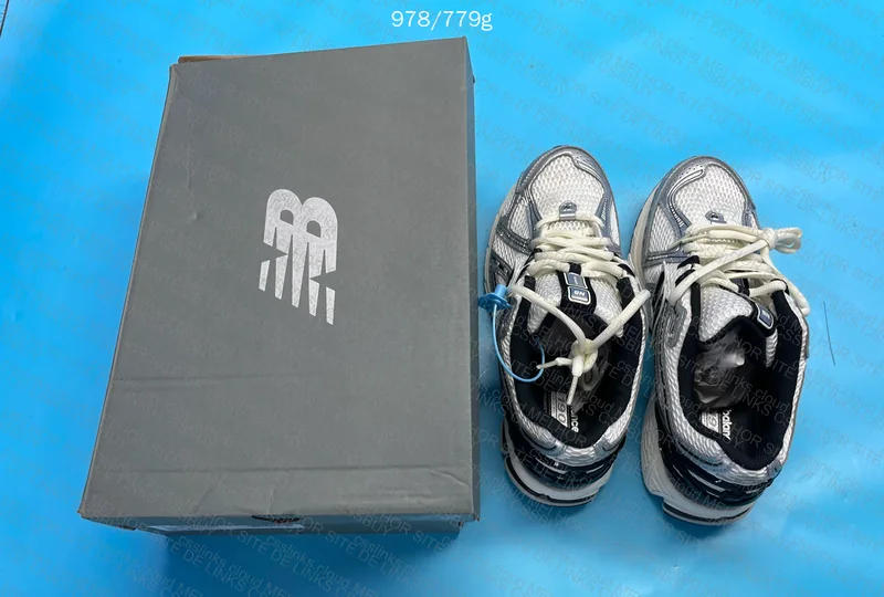 NB 1906R Sneakers