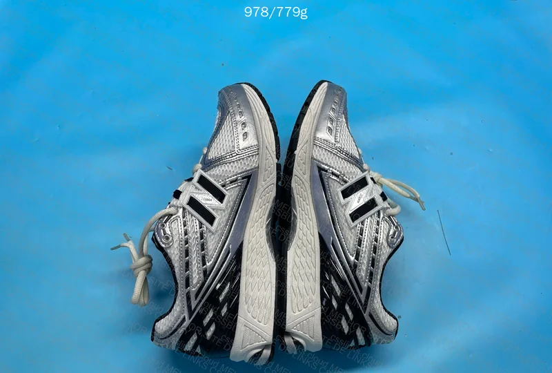 NB 1906R Sneakers 2