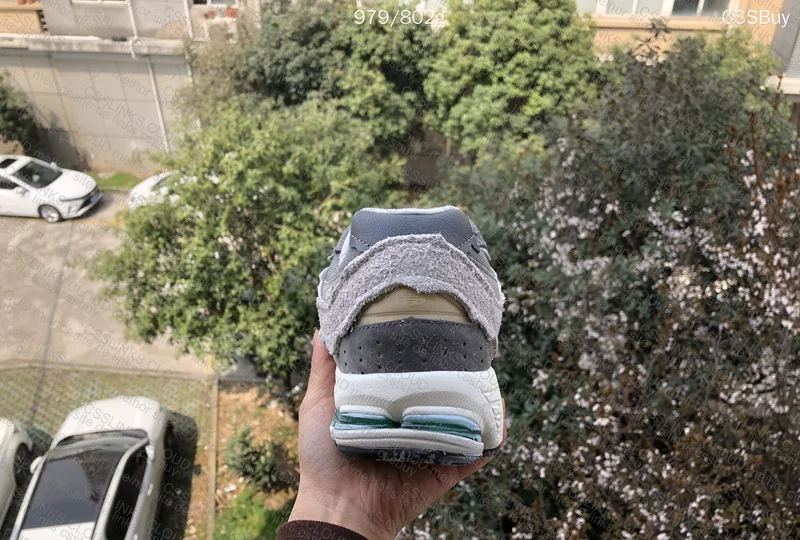 NB 2002R CxB Sneakers 3