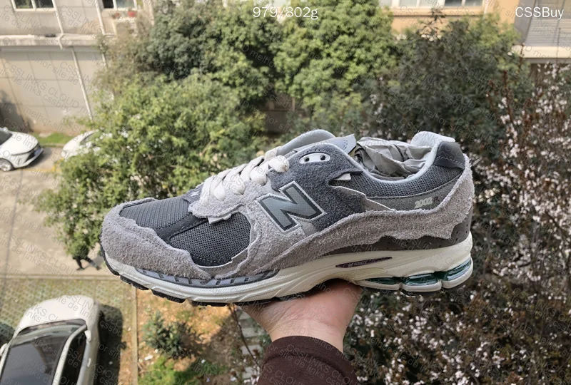 NB 2002R CxB Sneakers 4