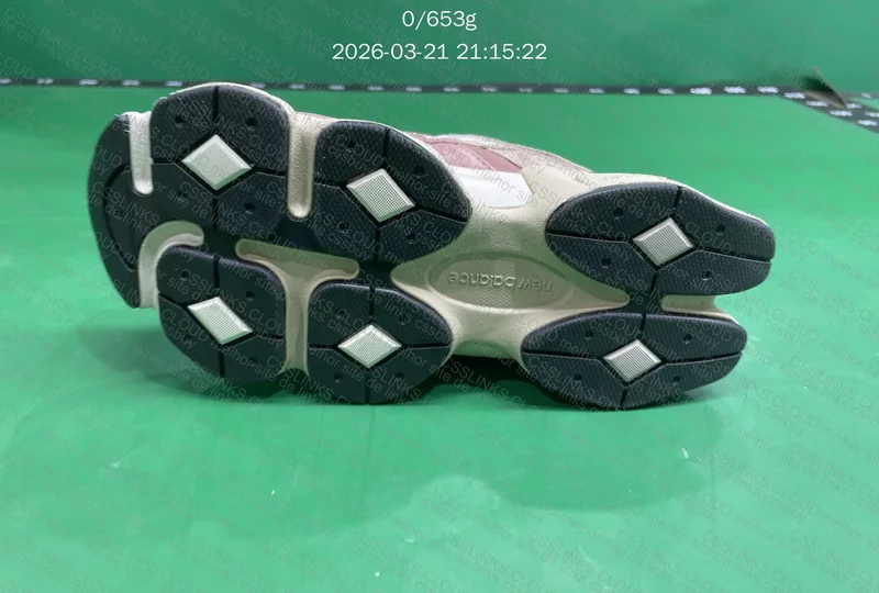 Tênis New Balance 9060 6