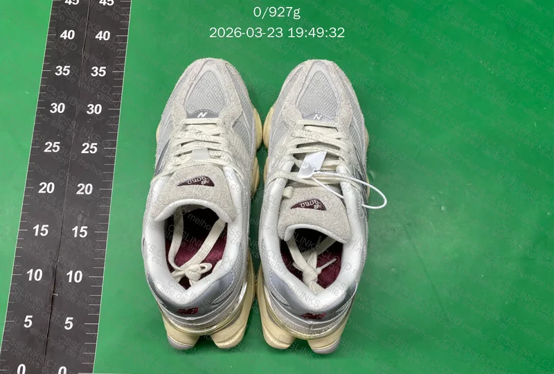 Tênis New Balance 9060 Lunar New Year
