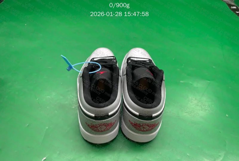 Tênis Nike Air Jordan 1 Low Light Smoke Grey