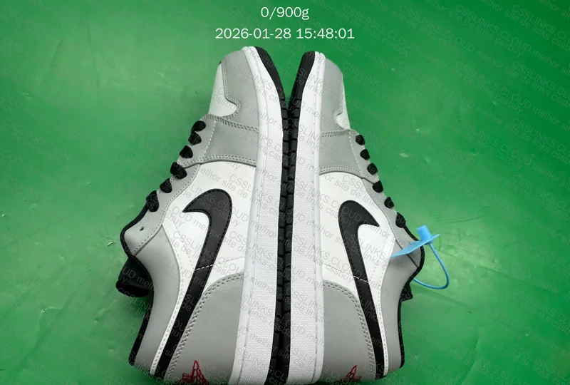 Tênis Nike Air Jordan 1 Low Light Smoke Grey 2
