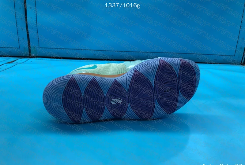 Nike Kyrie 5 Sneakers