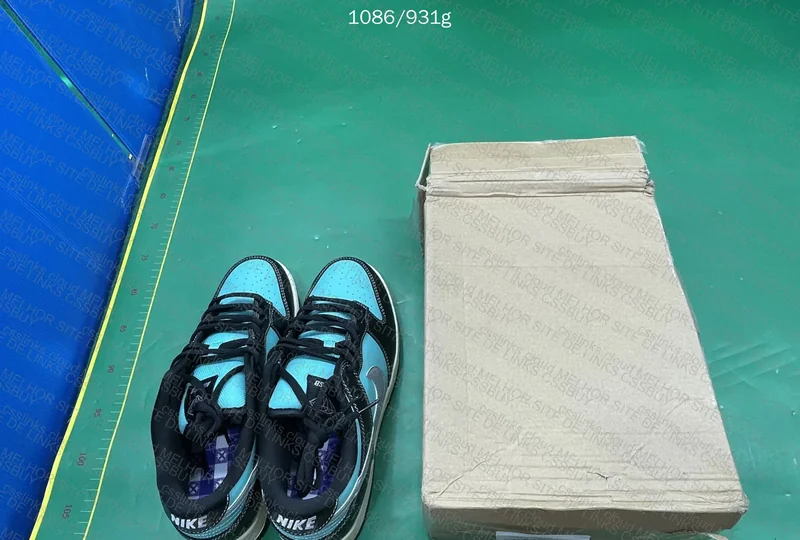Nike SB Dunk Low Diamond Supply Co. 'Tiffany' Sneakers