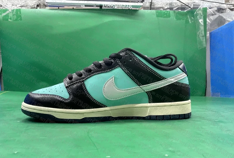 Nike SB Dunk Low Diamond Supply Co. 'Tiffany' Sneakers 4