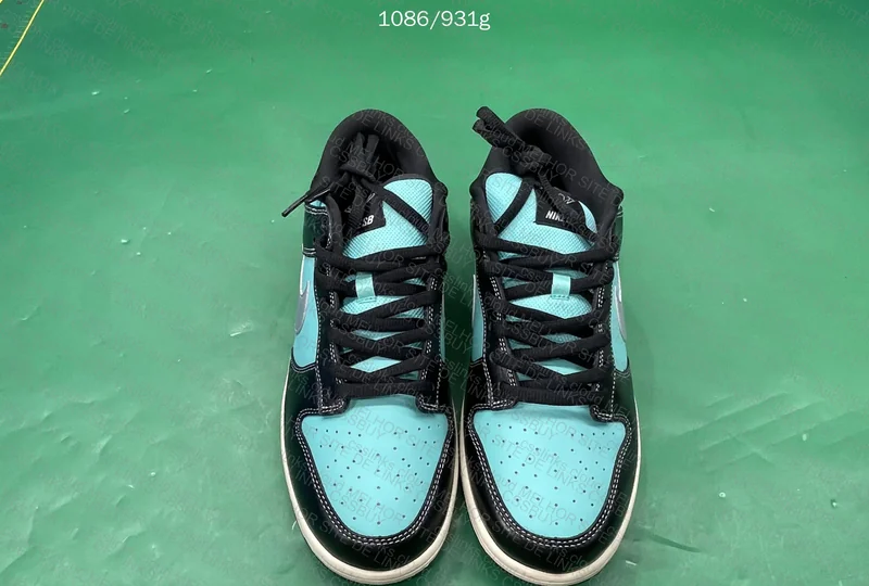 Nike SB Dunk Low Diamond Supply Co. 'Tiffany' Sneakers 5