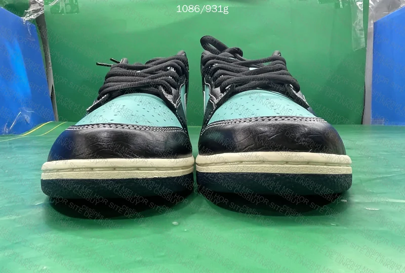 Nike SB Dunk Low Diamond Supply Co. 'Tiffany' Sneakers 7