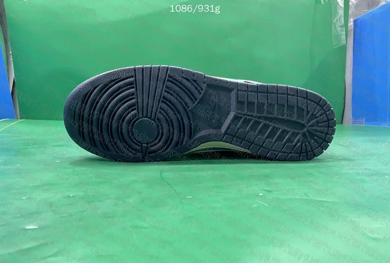 Nike SB Dunk Low Diamond Supply Co. 'Tiffany' Sneakers 8
