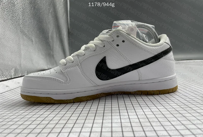 Nike SB Dunk Low Pro Iso White Sneakers