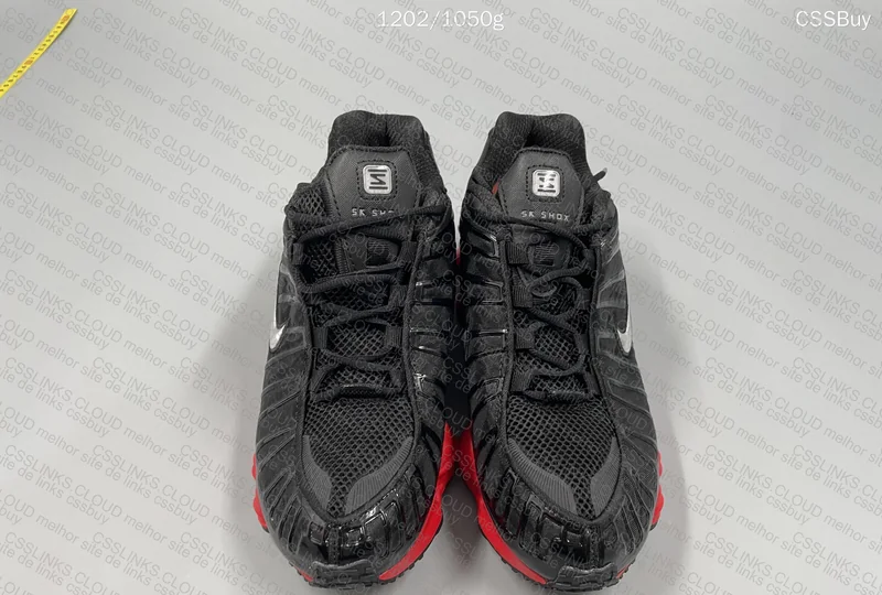 Nike Shox Umkao Sneakers 3